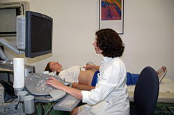 Patient bei einer Ultraschalluntersuchung